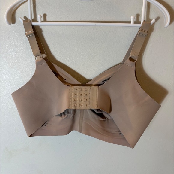 Evelyn & Bobbie The Beyond Bra Beige Wireless Seamless Support Bra Size Medium - Picture 2 of 3